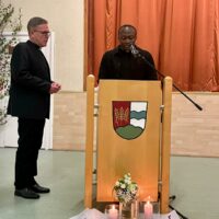 Dekan Bucher und Pfarrer Mordi